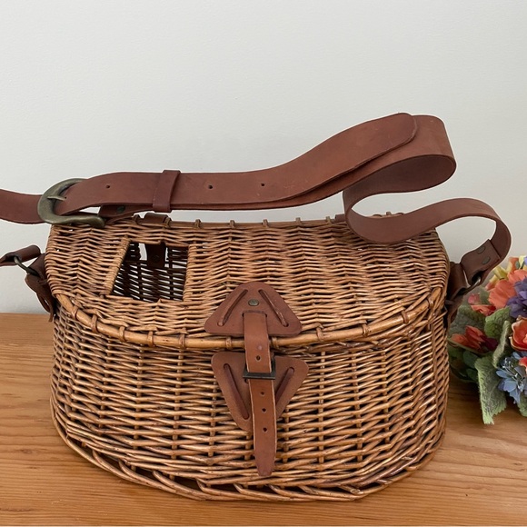 Vintage White River Wicker Creel Fly Fishing Basket with Leather Strap - Picture 1 of 11